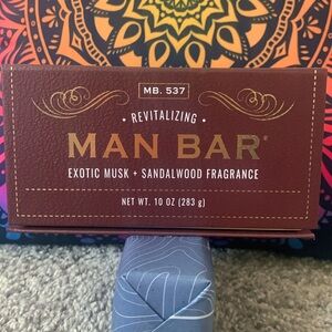 Revitalizing Man Bar with Exotic Musk and Sandalwood